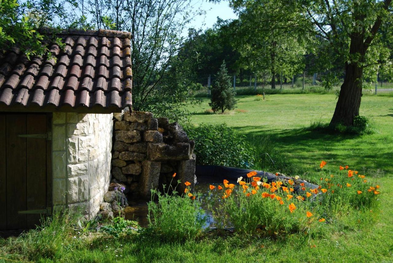 Le Logis Des Quatre Puits Bed and Breakfast Neuvicq-Montguyon Eksteriør billede